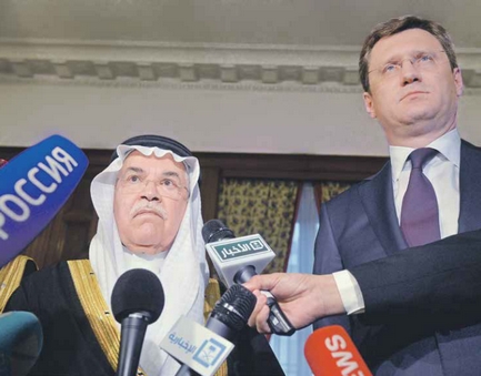 Министр нефти Саудовской Аравии Али ан-Нуайми и министр
энергетики России Александр Новак