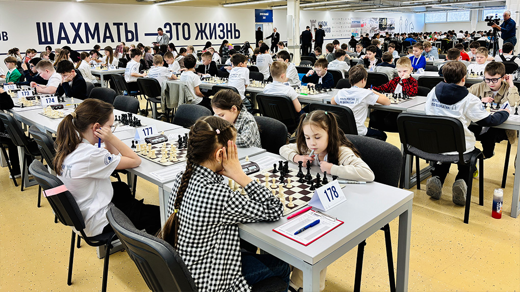 Анатолий Карпов открыл детский этап Кубка России по шахматам на Урале