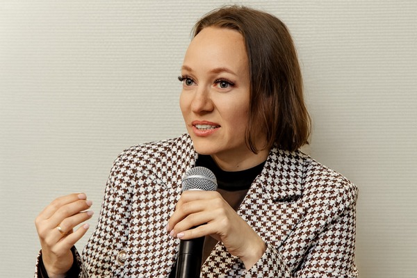 Елена Чудакова, Lindaily