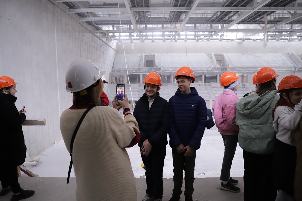 Учащиеся «Новой школы» посетили площадку строительства водного Дворца
