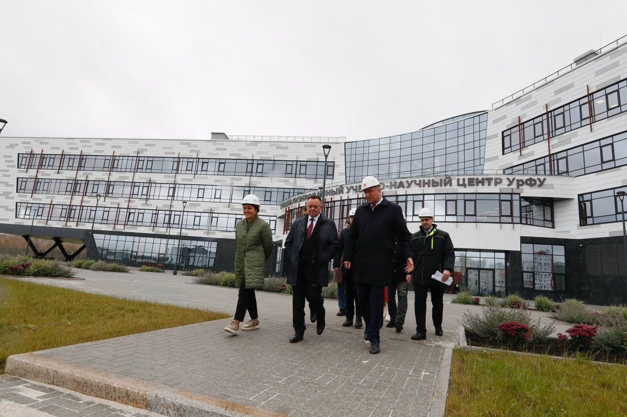 Глава Минстроя проверил ход строительства нового кампуса УрФУ