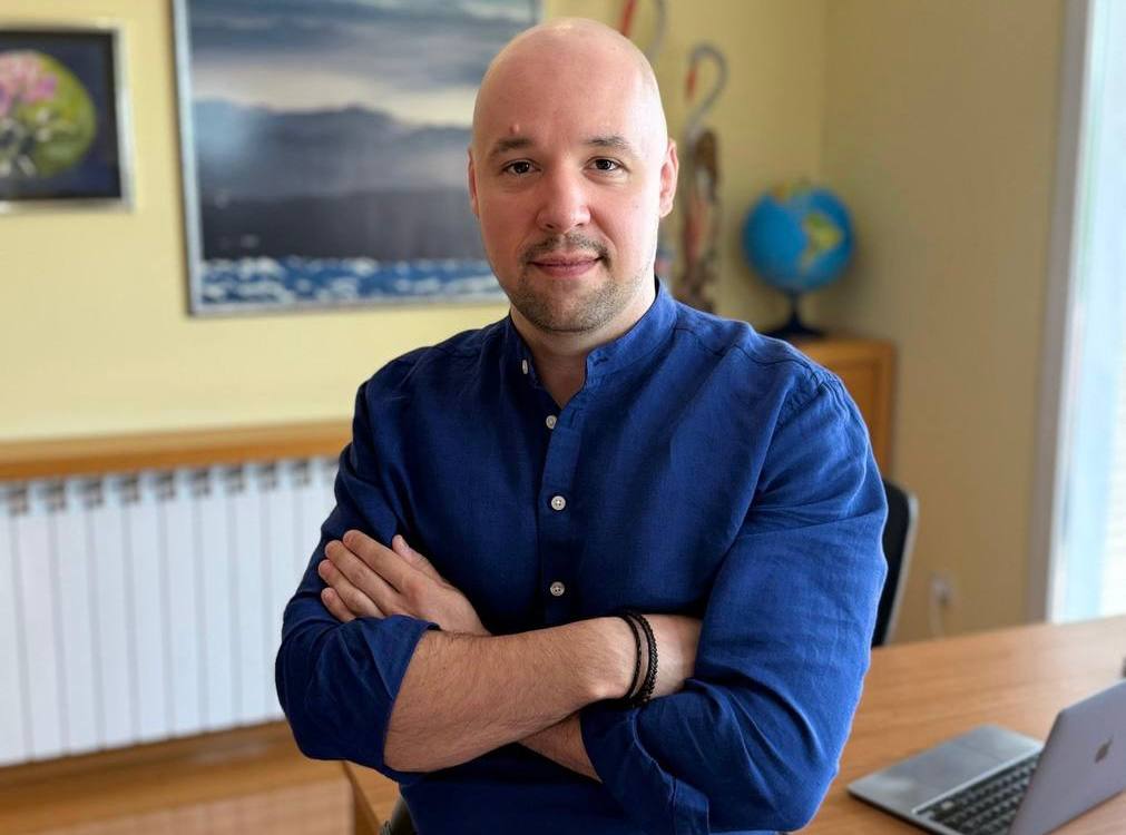 Кирилл Тимофеев — яркий представитель нового поколения digital-предпринимателей, за восемь лет в digital-маркетинге он помог американской финтех-платформе GFS Group вырасти с нескольких тысяч долларов месячной выручки до семизначных годовых показателей