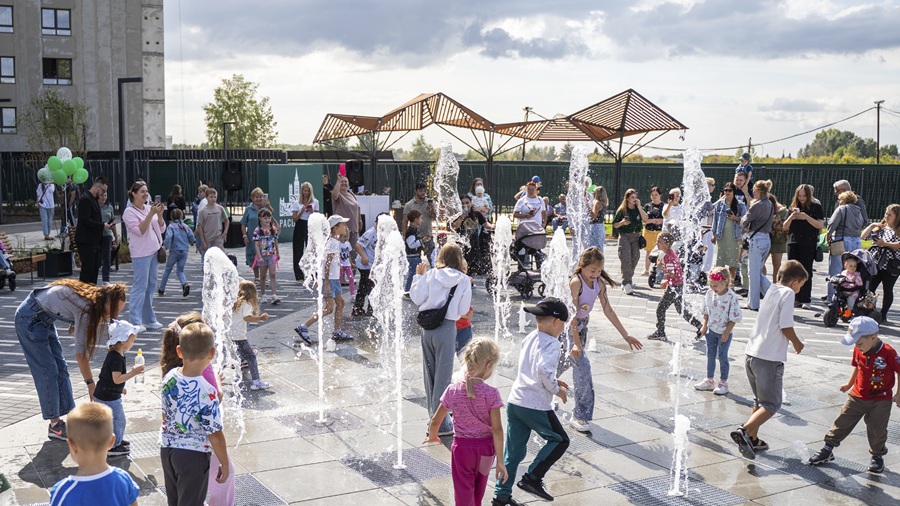 Летом в экоквартале «На Кедровой» прошло не просто открытие фонтана, а настоящий праздник добрососедства