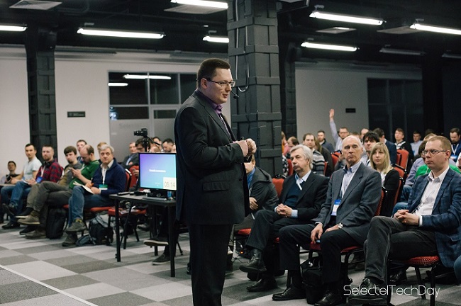 Директор по продуктам Selectel Петр Щеглов на конференции Selectel TechDay.