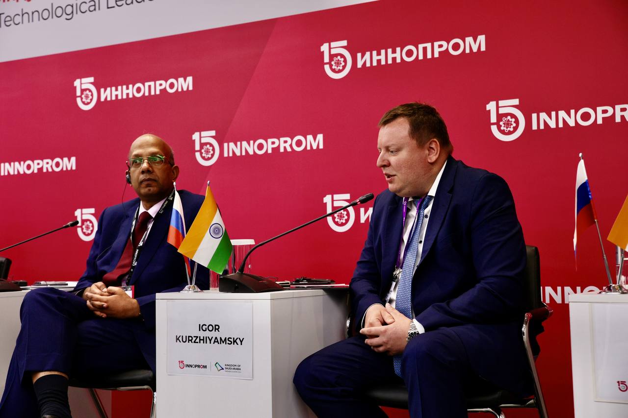 НОВИКОМ рассказал об инструментах для ВЭД на ИННОПРОМ-2025
