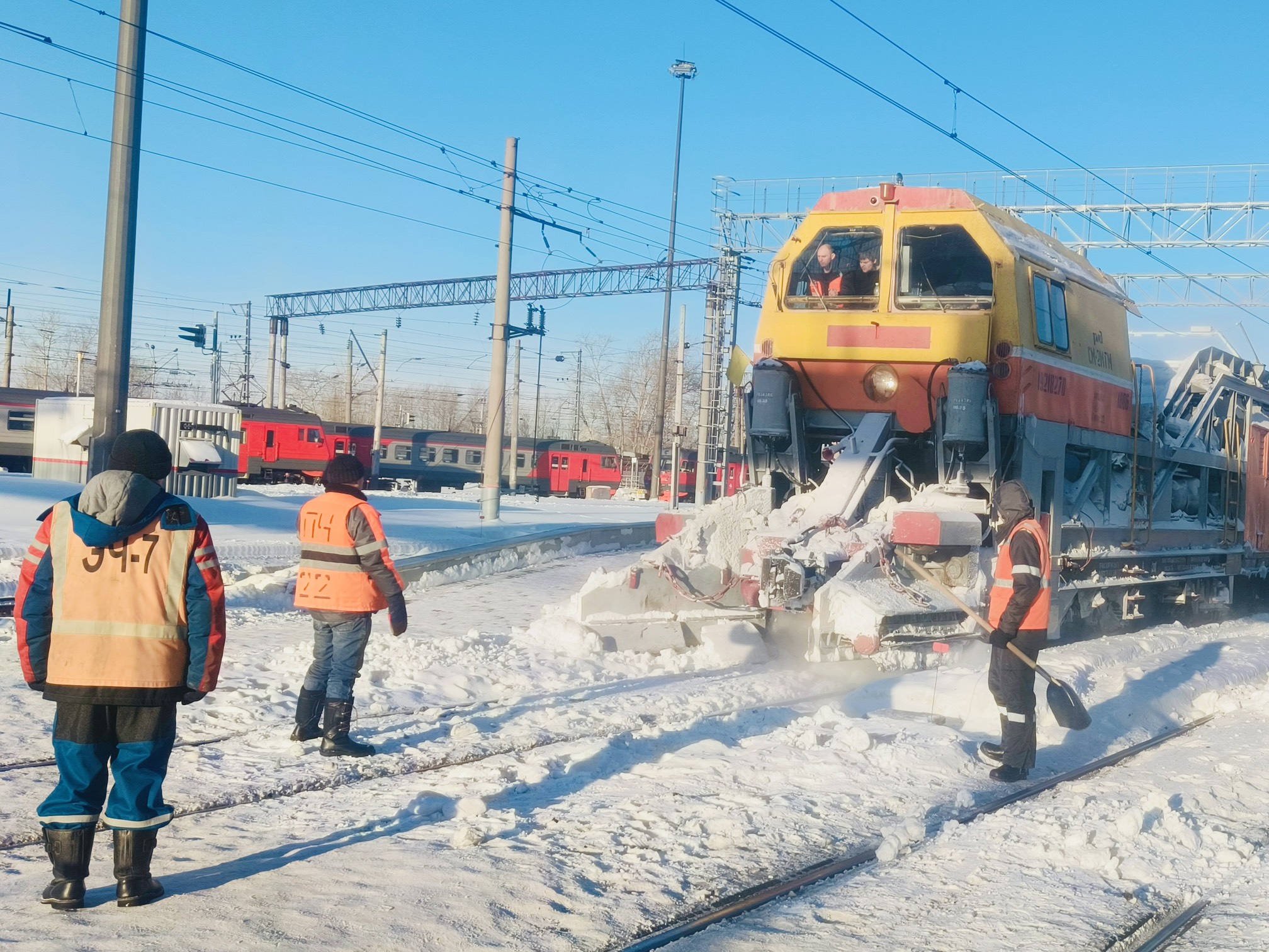 ГЖД вывезла 2,6 млн кубометров снега с начала зимнего сезона