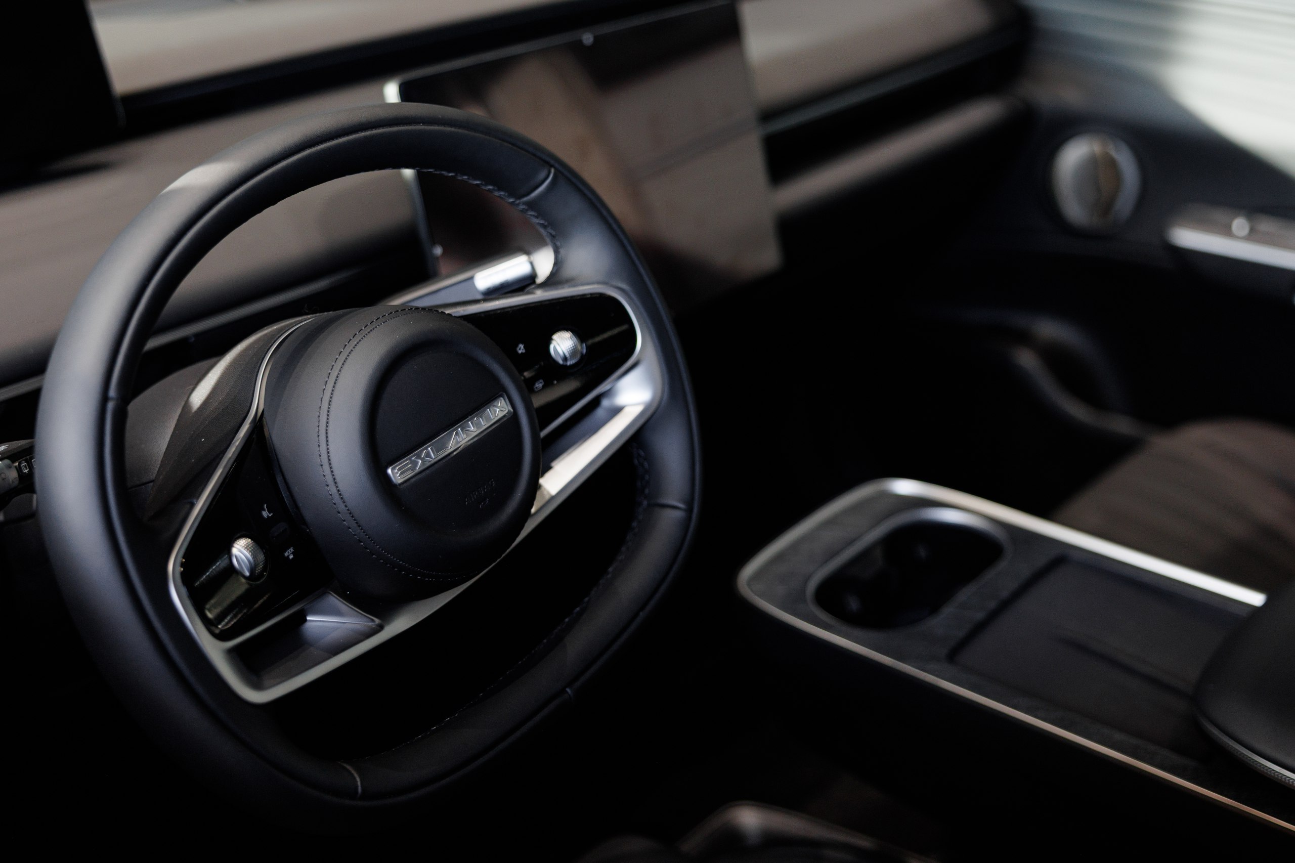 Всепогодный EXEED|EXLANTIX EТ: премиальный гибрид снова в игре 