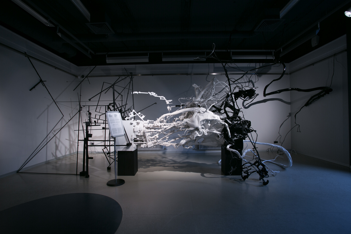 Произведение из постоянной экспозиции музея. Дмитрий Каварга. Модель биполярной активности