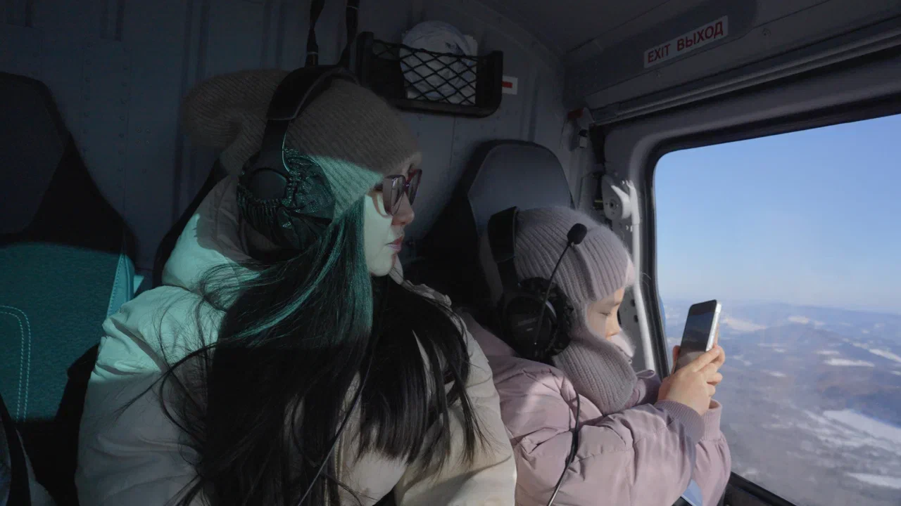 Курорт «Манжерок» подарил детям из Республики Алтай полет на вертолете