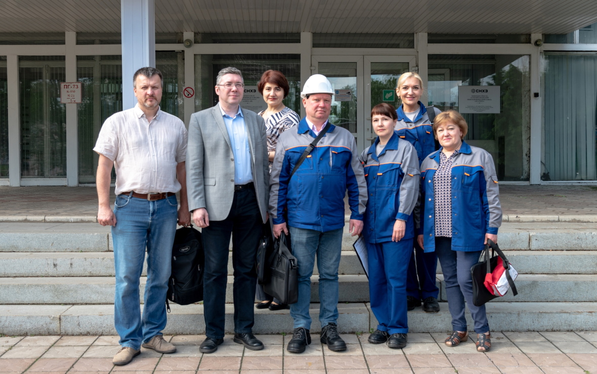 Представители компании «ТМС РУС» и сотрудники Стерлитамакского нефтехимического завода