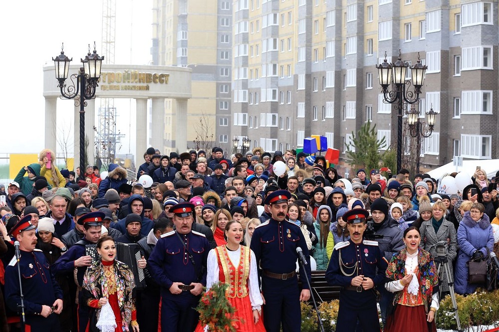 В жилом комплексе «Красный Аксай» устроили праздник для первых новоселов