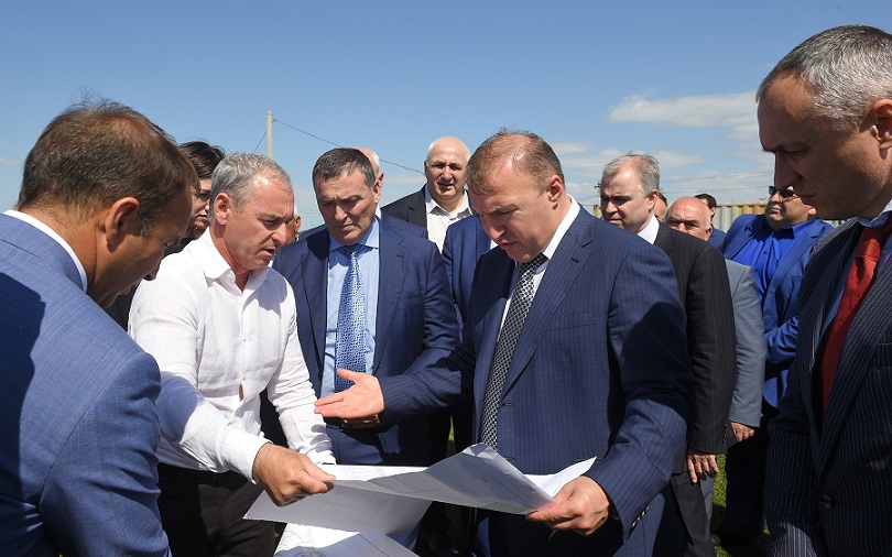 Мурат Кумпилов посетил стройплощадку нового ФОКа в Энеме