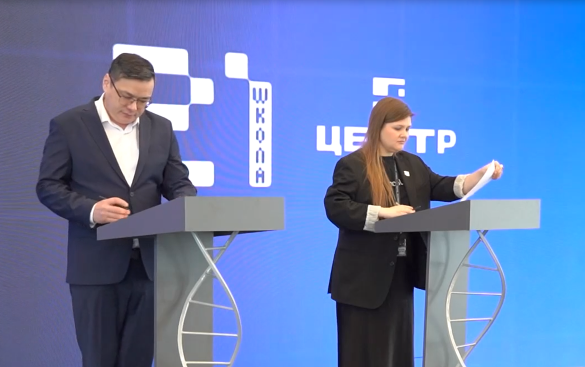генеральный директор ГК «СКС» Фаниль Хасанов и генеральный директор «Школы 21» в Уфе Екатерина Подымова