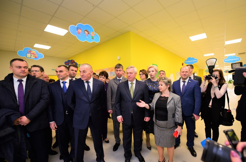 Глава Ростовской области посетил новую школу в «Красном Аксае»