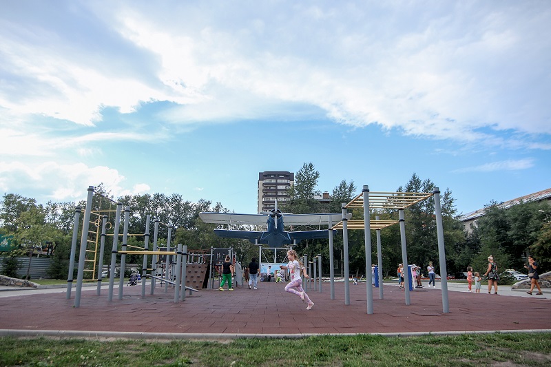 В Дзержинском районе много мест, где хорошо гулять с детьми. Фото: Группа «Расцветай»