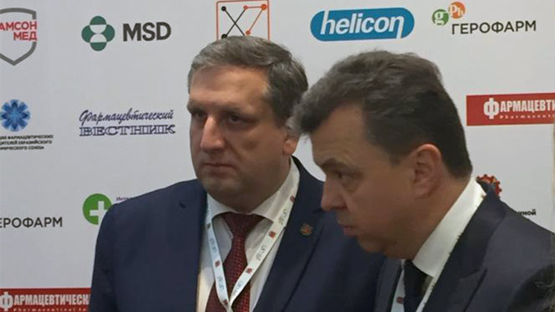 Первый заместитель министра промышленности и торговли РФ Сергей Цыб (справа) и глава Комитета по промышленной политике и инновациям Санкт-Петербурга Максим Мейксин.