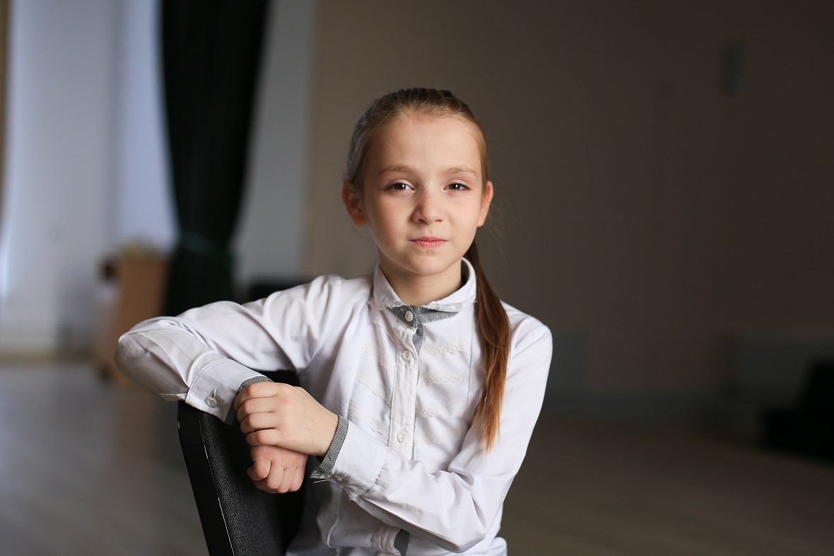 8-летней Арине требуется 143 360 рублей на слуховые аппараты 