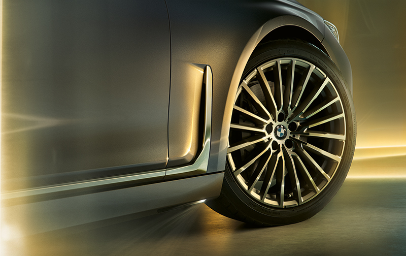 Новый BMW 7 серии. Масштаб для личности