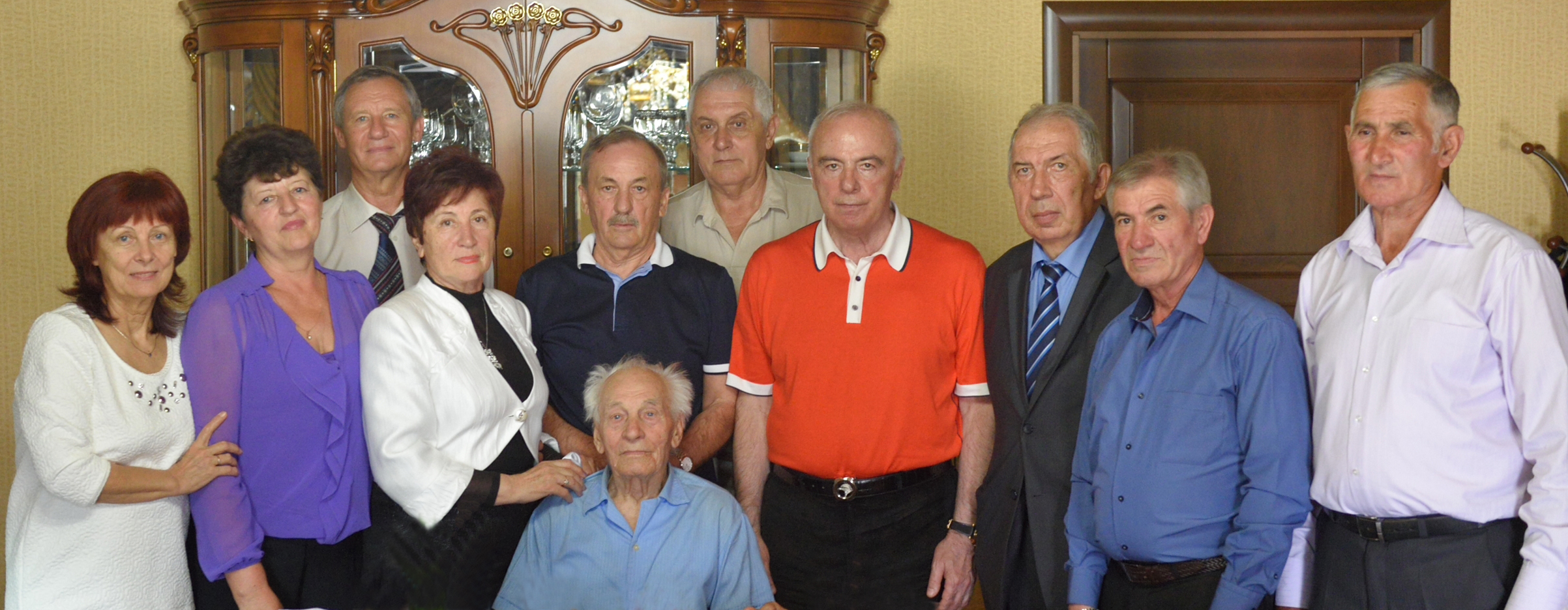 Глава Адыгеи организовал встречу ветеранов спорта, игроков волейбольной команды «Буревестник»