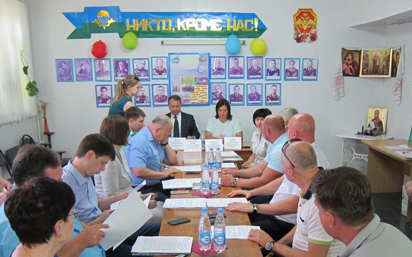 Шахтинские депутаты посетили «Юнармию»