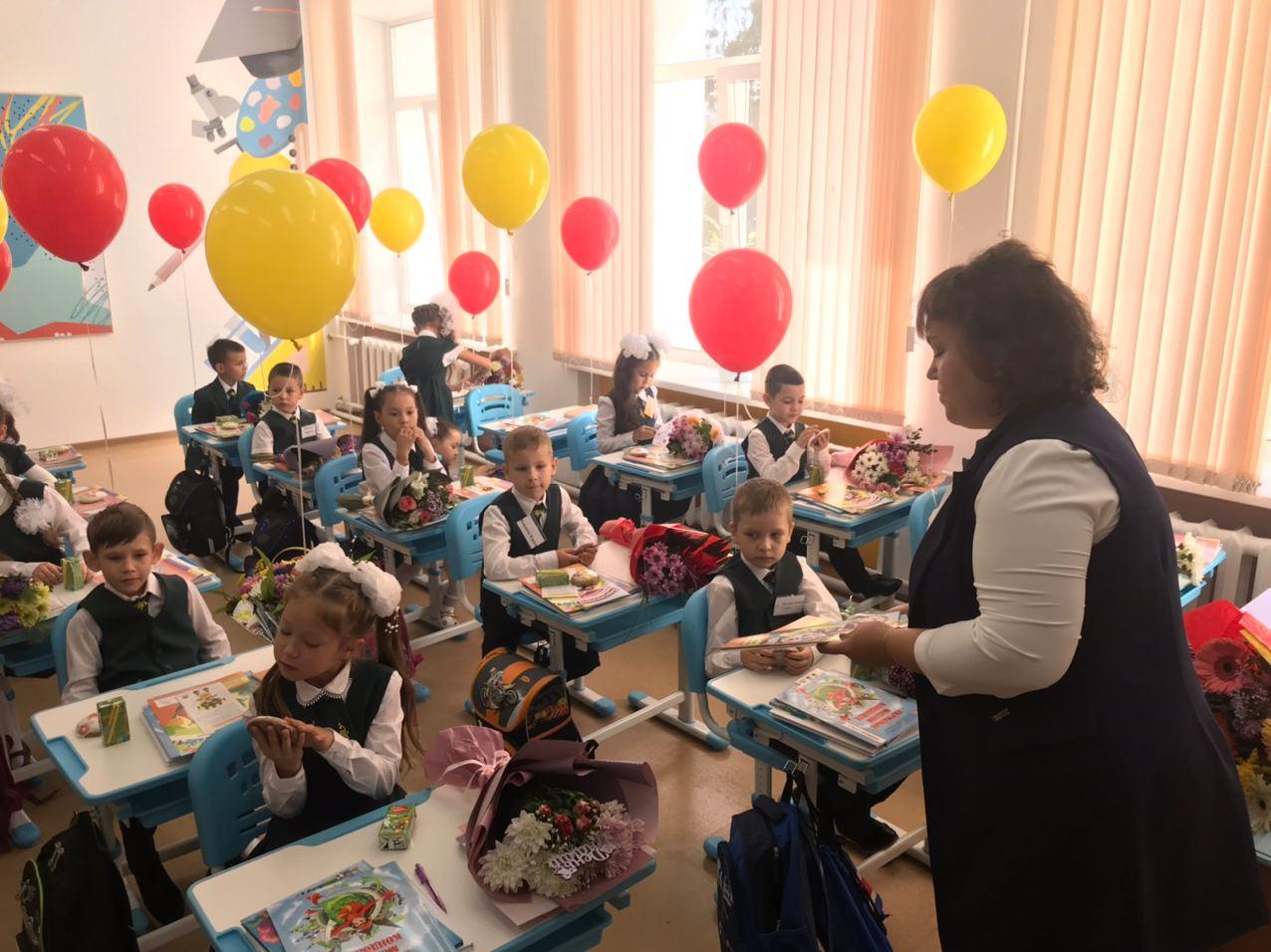 Ак Барс Банк подарил первоклассникам Татарстана образовательные комплекты