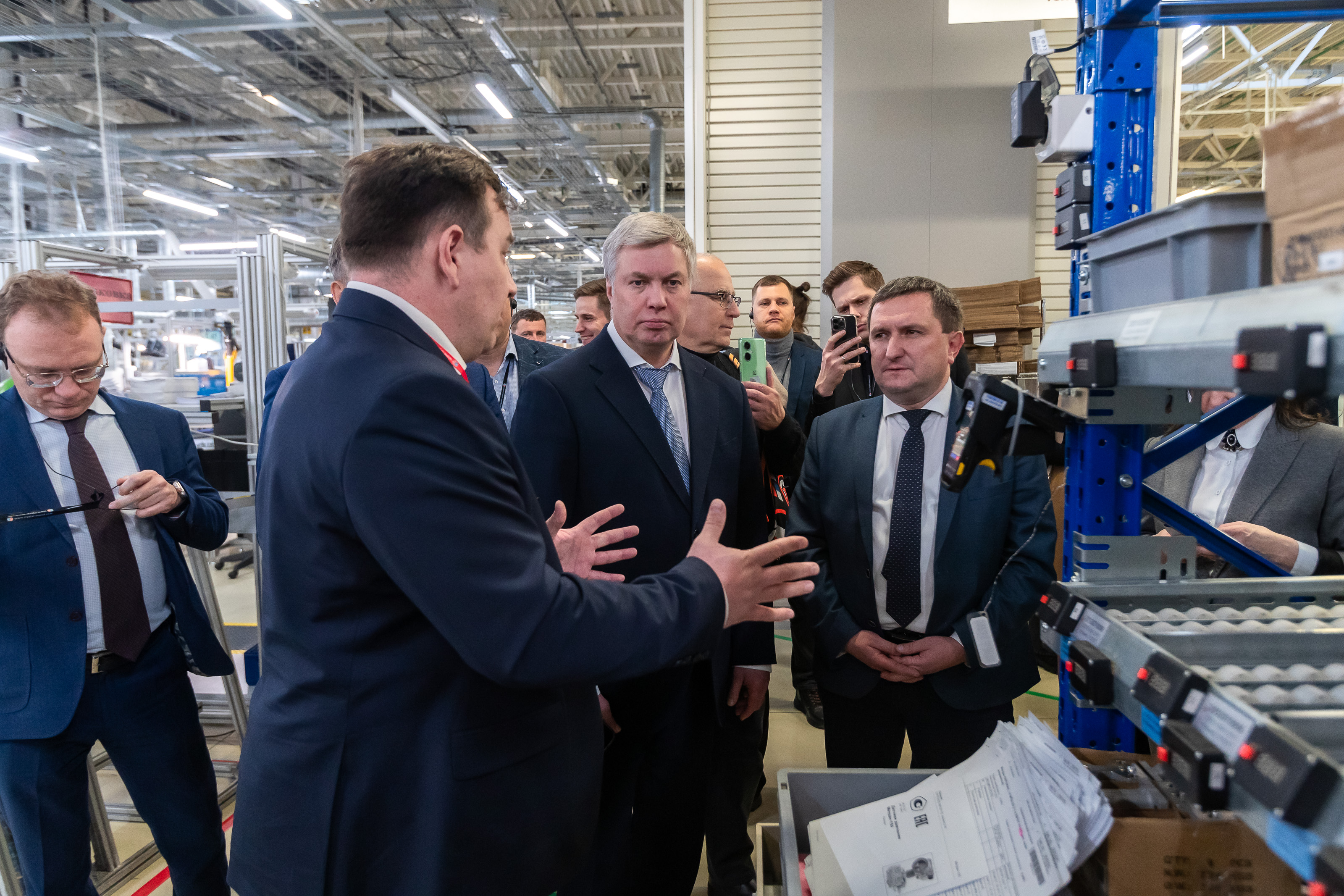 Глава Ульяновской области и промышленники региона посетили завод «Метран»