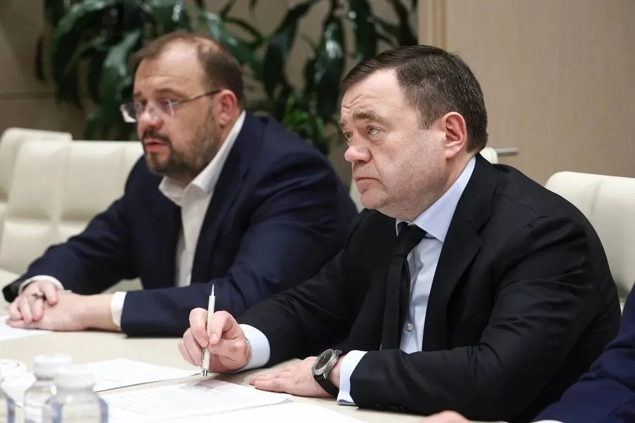 Пётр Фрадков на встрече с губернатором Омской области. Фото: ПСБ