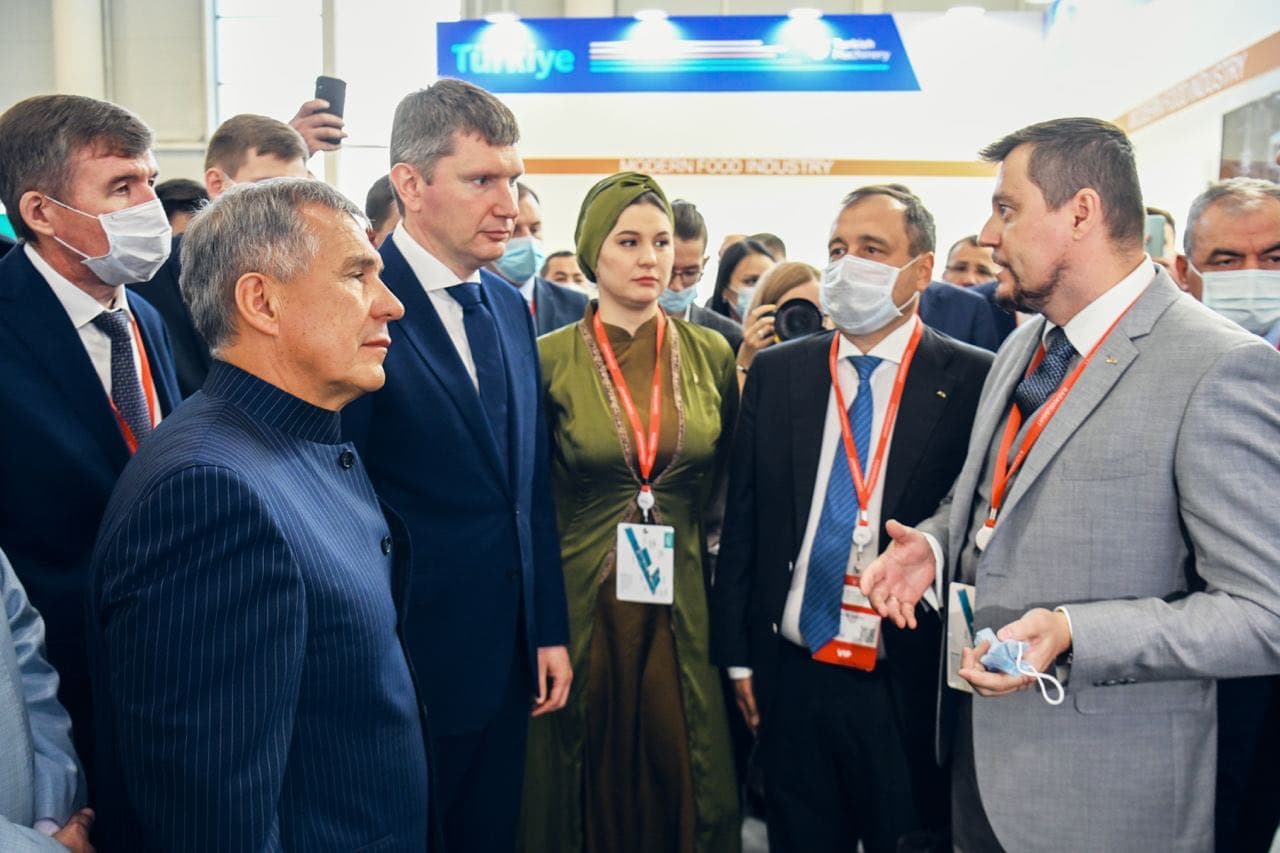 Ак Барс Банк презентовал президенту Татарстана новый исламский продукт