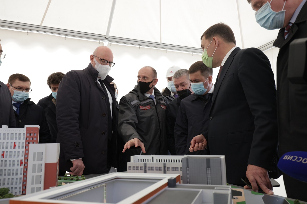 Вице-премьер Дмитрий Чернышенко посетил стройплощадку Деревни Универсиады