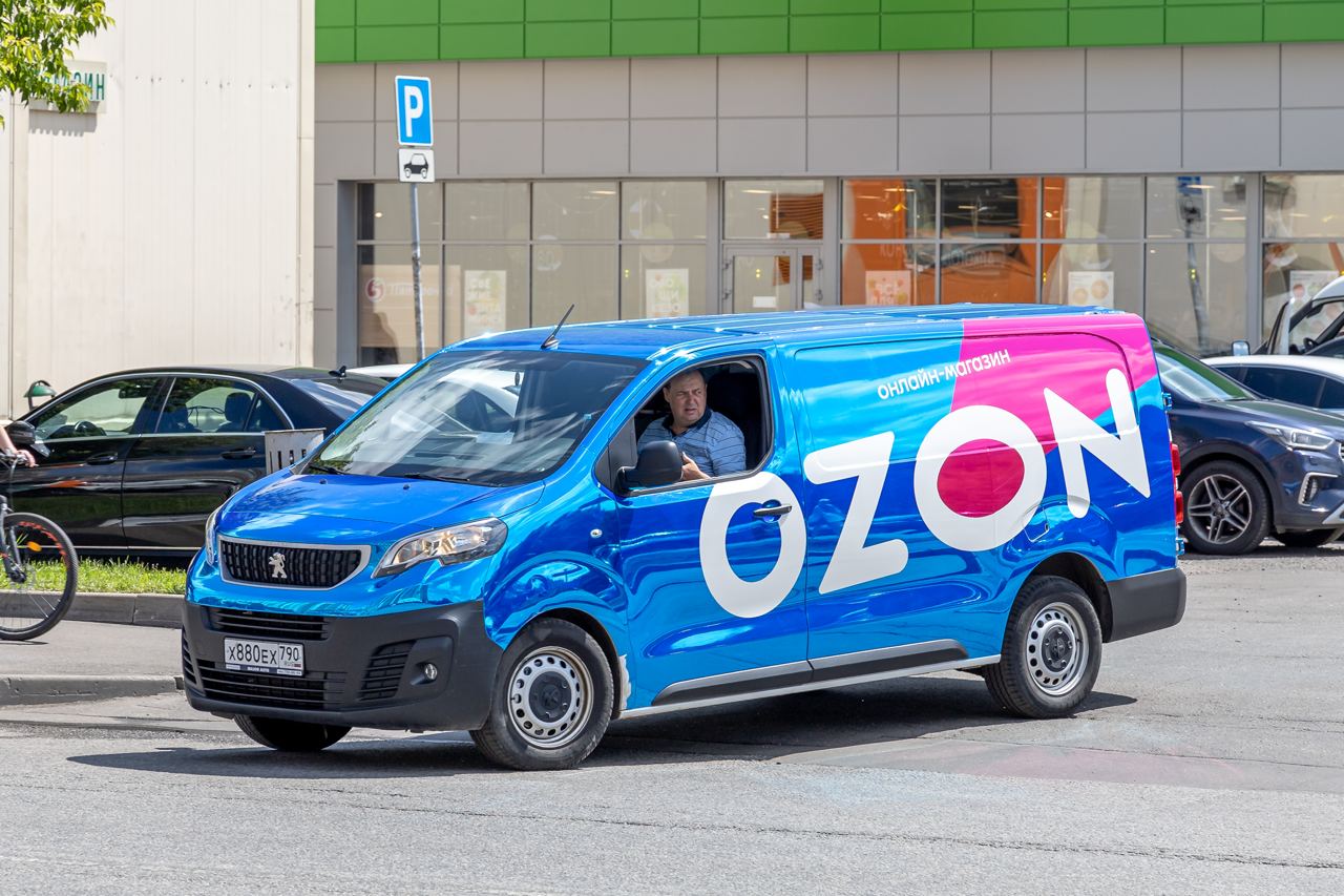 Машина через озон. Ford Transit OZON. OZON автомобили. Автомобили Озон компании. Машина Озон Форд.