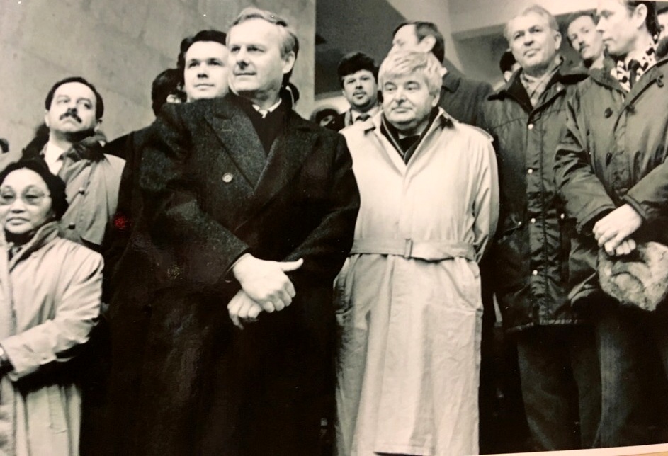 Мэр Санкт-Петербурга Анатолий Собчак и мэр Москвы Гавриил Попов на открытии станций "Гагаринская" и "Заельцовская" в 1992 году