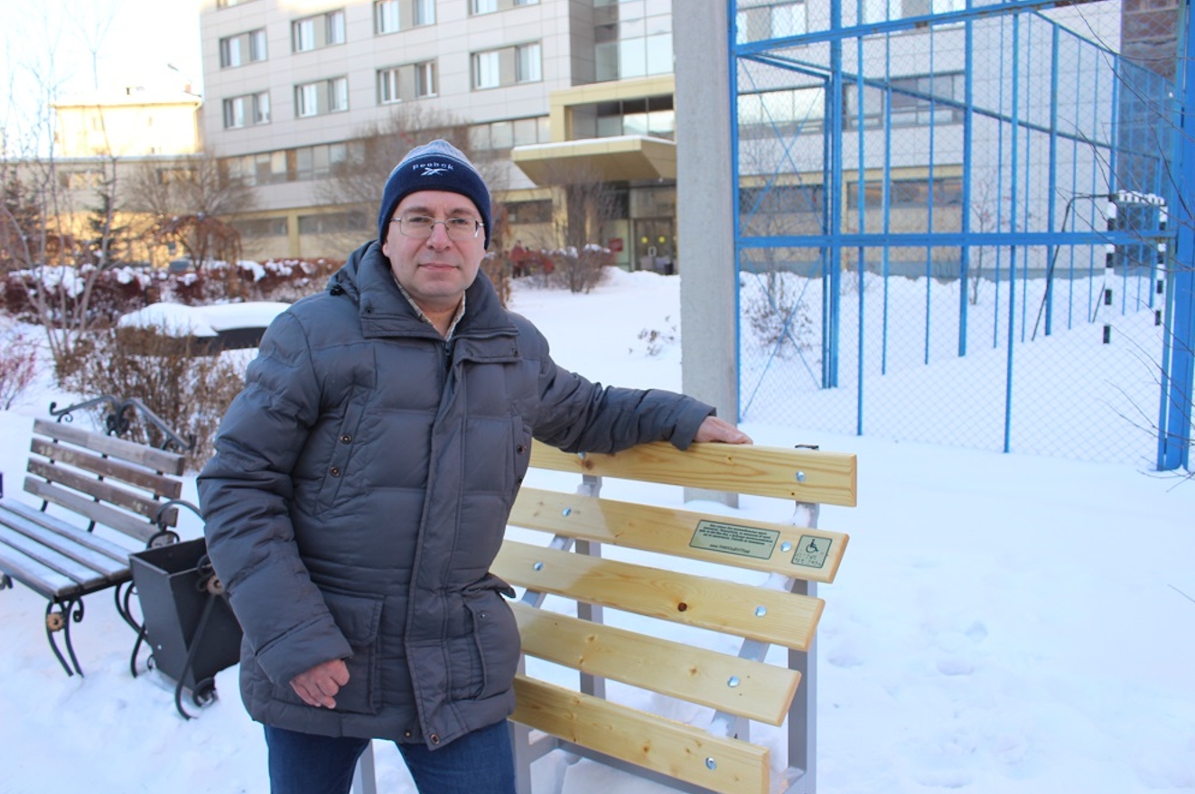 При поддержке БФ «Синара» в Екатеринбурге появились специальные скамьи