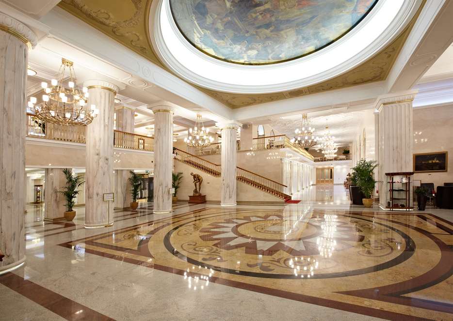Станислав Кондов: «Radisson Collection Hotel, Moscow внедряет «цифру»