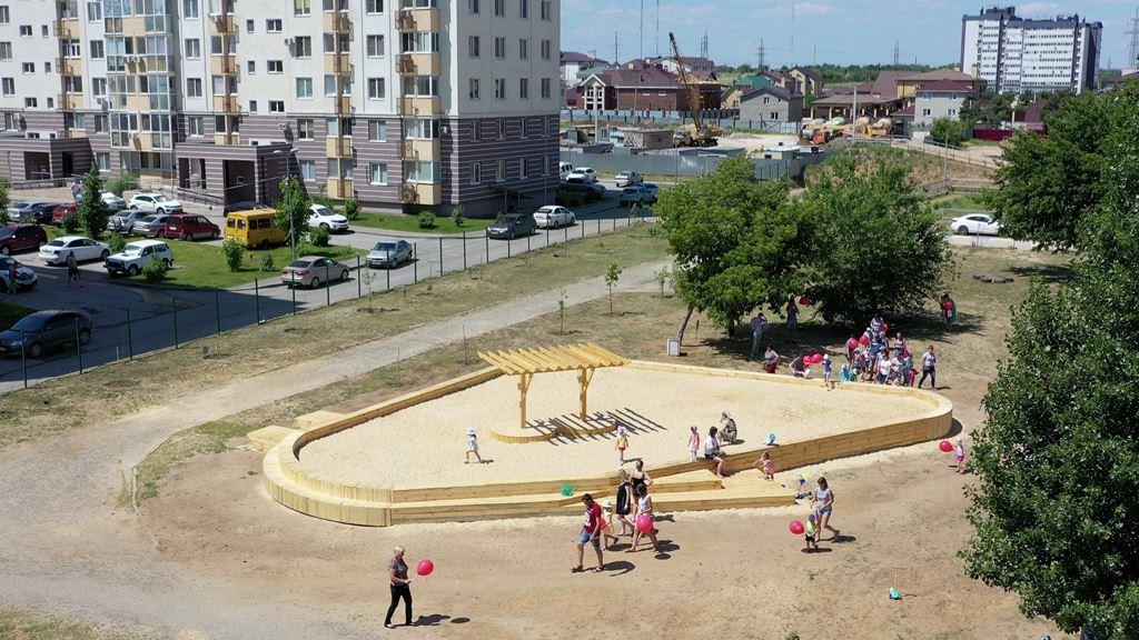 «Синара-Девелопмент» организовала самую большую песочницу в Волгограде