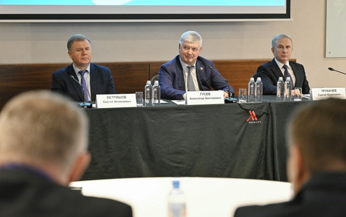 Сергей Петряшов, Александр Гусев, Сергей Трухачев (Фото: пресс-служба правительства Воронежской области)