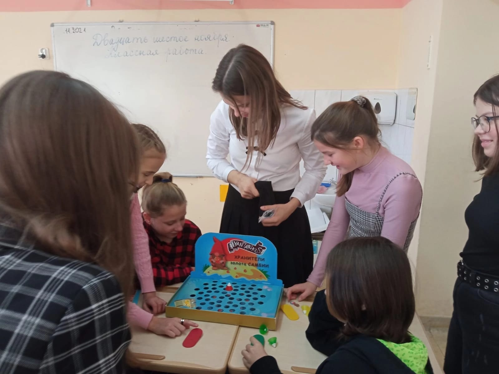 Калининградские школьники разработали настольную игру «Ловцы янтаря»