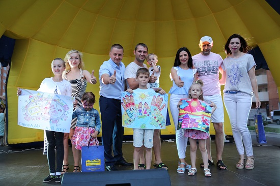 В микрорайоне «Панораме» творчески отметили всероссийский День семьи