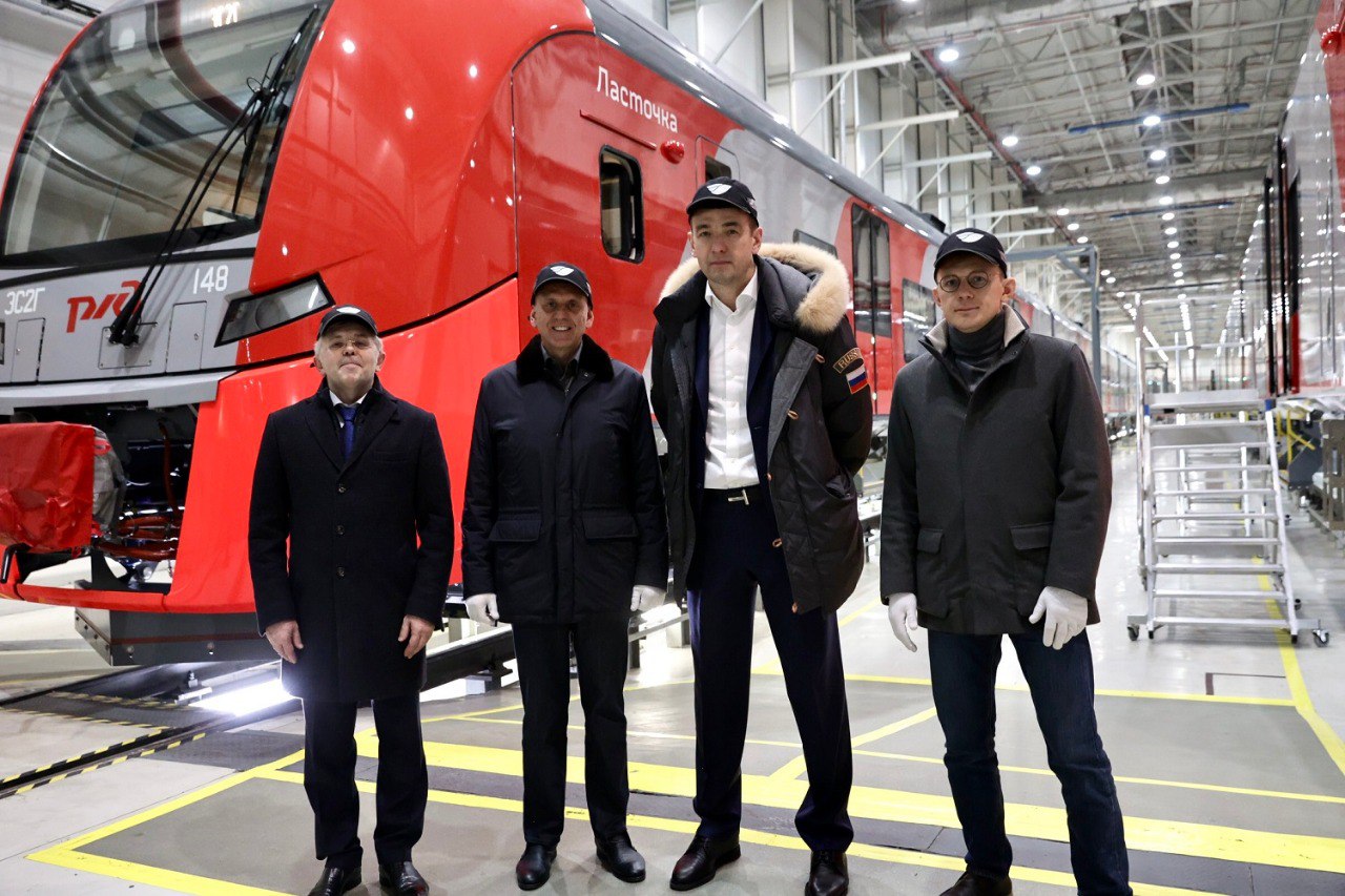 Делегация правительства познакомилась с проектами Уральских локомотивов