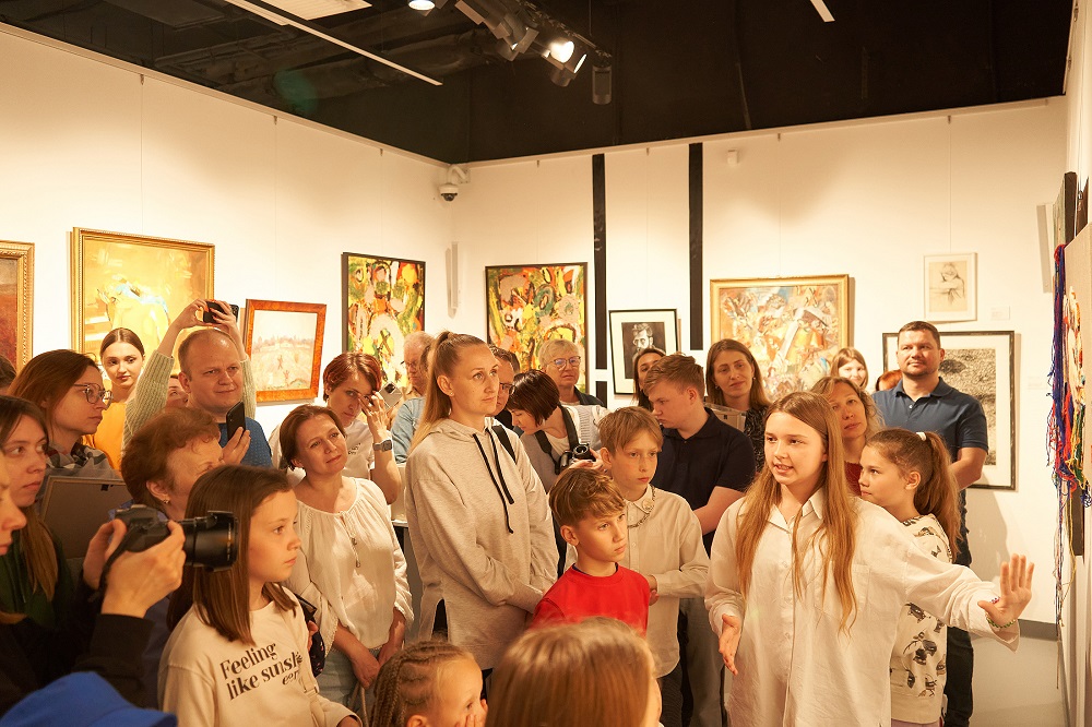 В Галерее Синара Арт открылись новые выставки маленьких кураторов