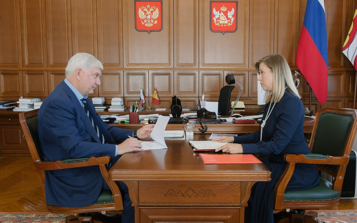 Александр Гусев и Ангелина Севергина (Фото: пресс-служба правительства Воронежской области)