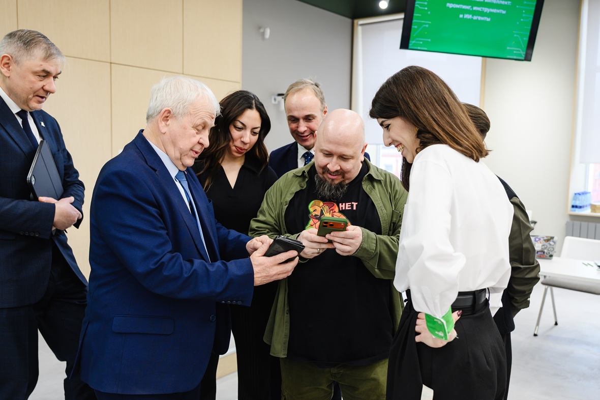 Образовательный интенсив «Искусственный интеллект: промптинг, инструменты и ИИ-агенты» для сотрудников Минцифры