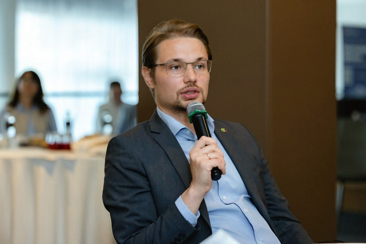 Владислав Жданов, GS Group