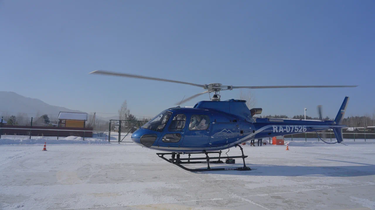 Курорт «Манжерок» подарил детям из Республики Алтай полет на вертолете