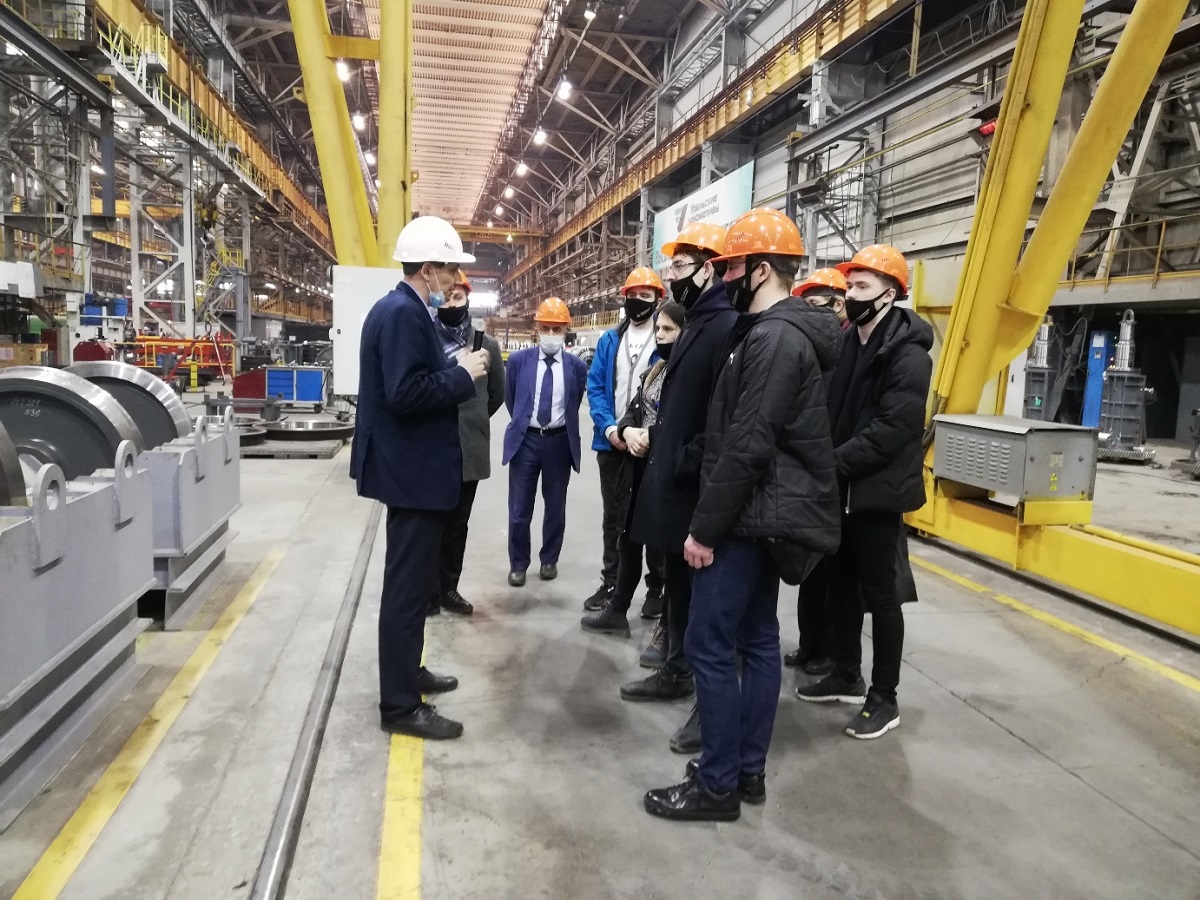 На заводе «Уральские локомотивы» стажируются студенты МИИТ