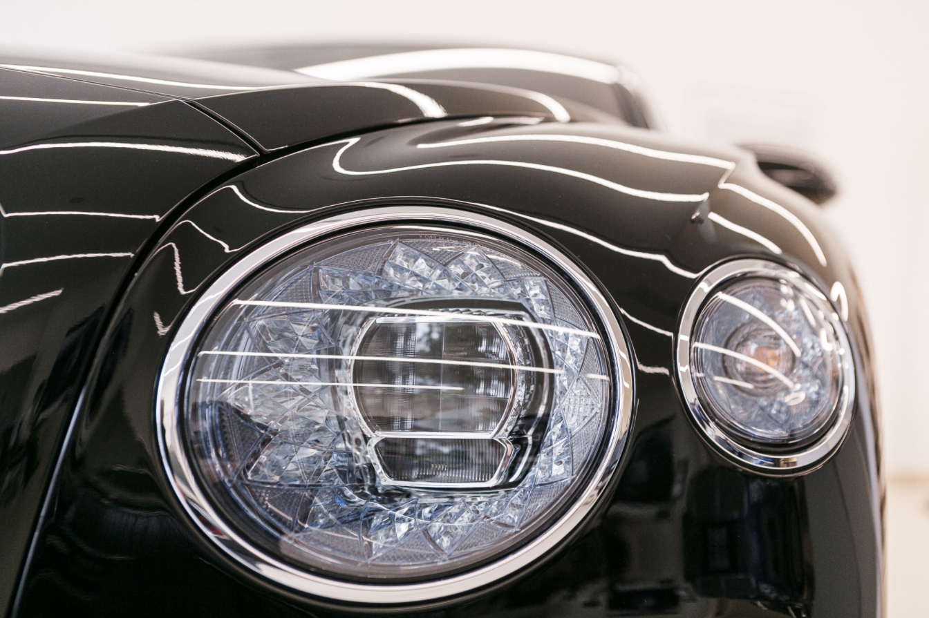 Инновации и современный дизайн. Характеристики Bentley Flying Spur W12