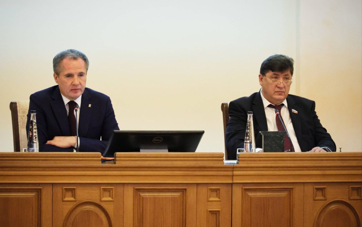 Вячеслав Главков и Юрий Клепиков (Фото: пресс-служба Белгородской областной Думы)