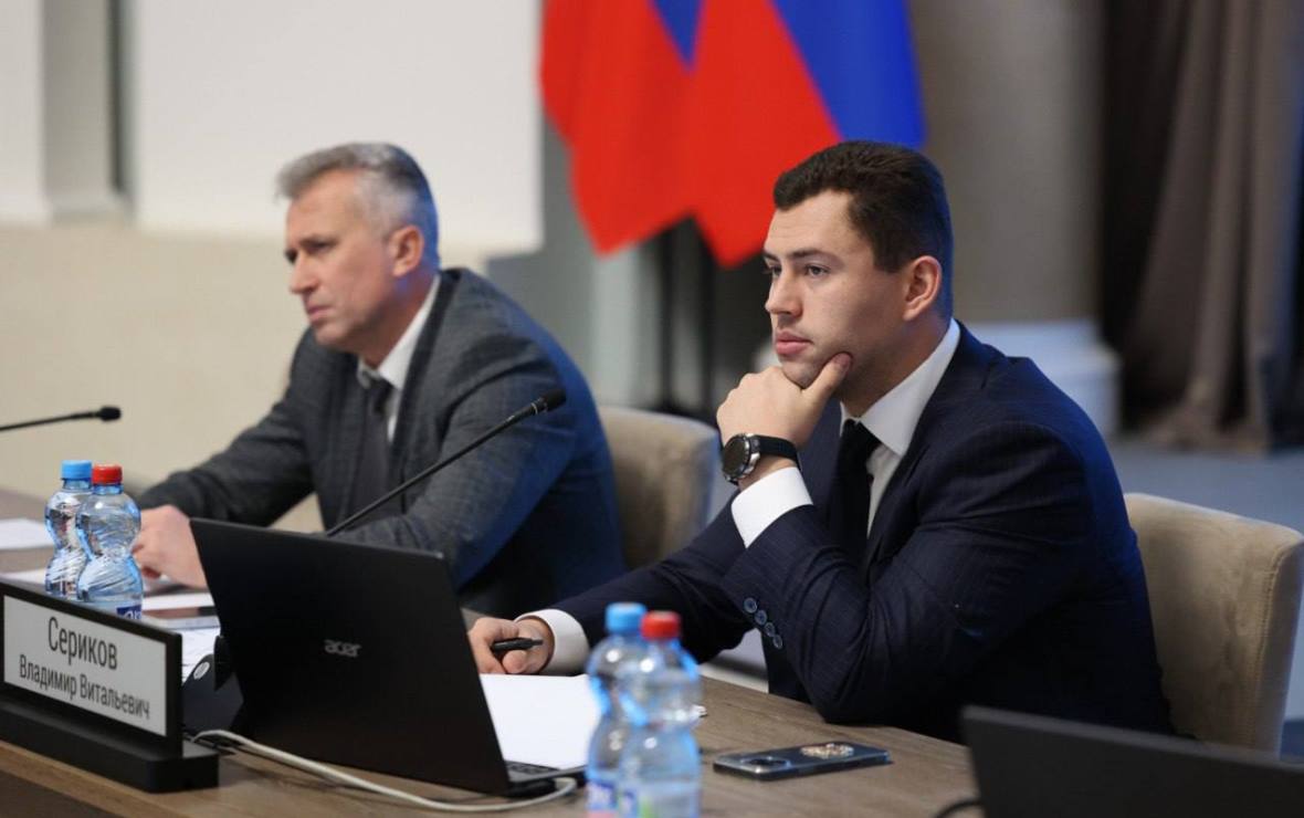 Андрей Фролов и Владимир Сериков (Фото: пресс-служба Липецкого областного Совета депутатов)
