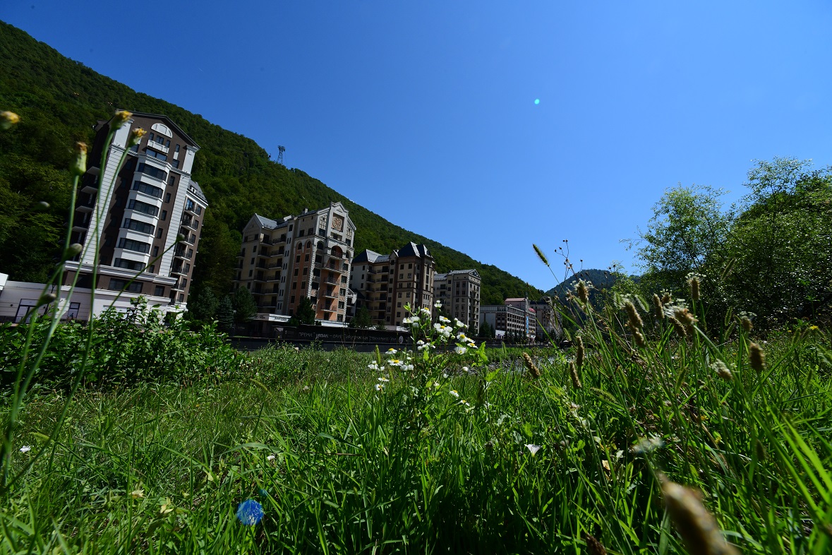 Фото: Глеб Садов. Клубный комплекс сервисных апартаментов LeePrime residences, курорт «Роза Хутор»