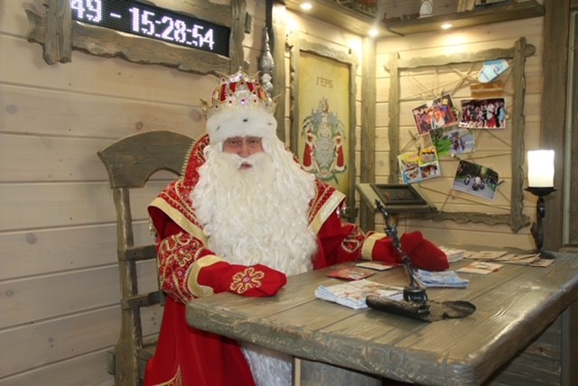 Дед Мороз и его цифровые помощники активно работают с письмами