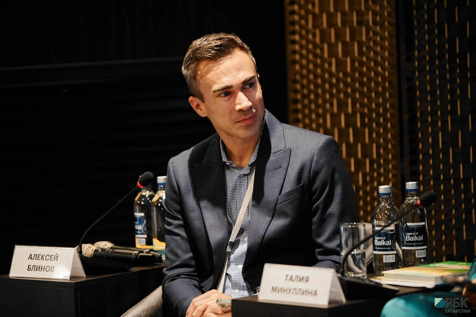 Модератор ESG-конференции –руководитель РБК Татарстан Алексей Блинов 